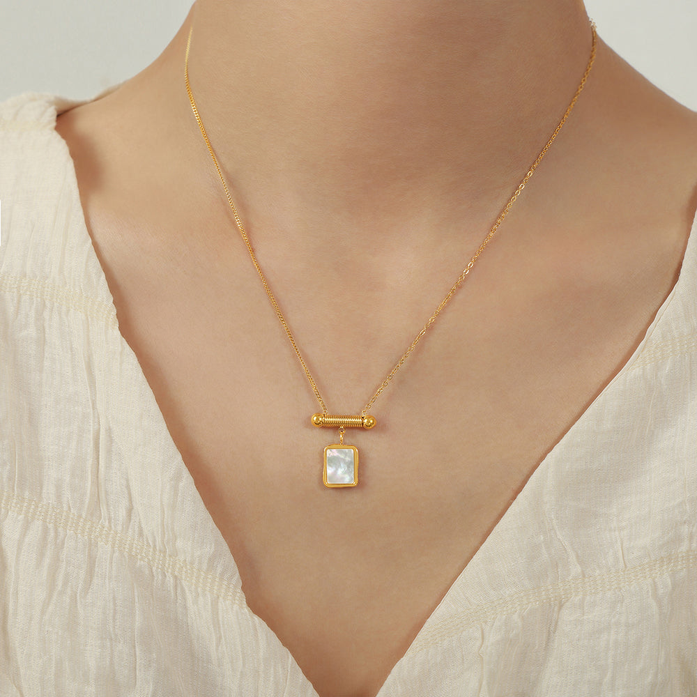 Ivory Shell Pendent Necklace