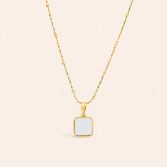 Luna Shell Pendent Necklace